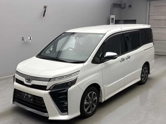 Toyota Voxy III (R80) Рестайлинг