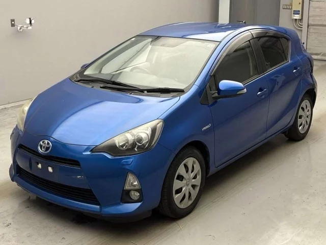 Toyota Aqua Лот № 18013 2012