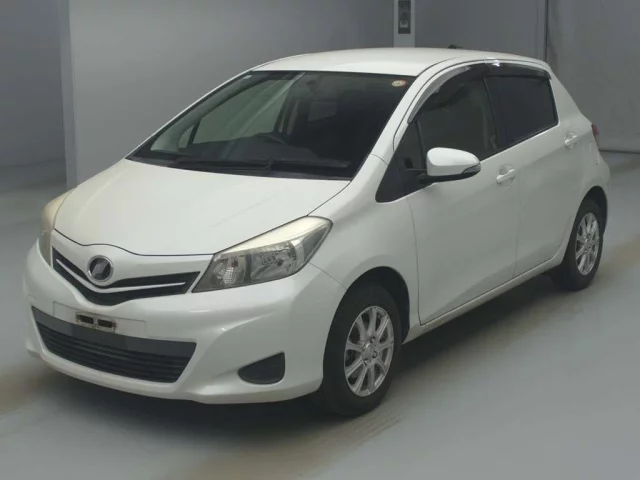 Toyota Vitz Лот № 78012 2013