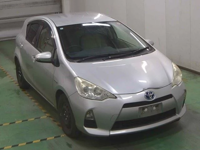 Toyota Aqua Лот № 2013