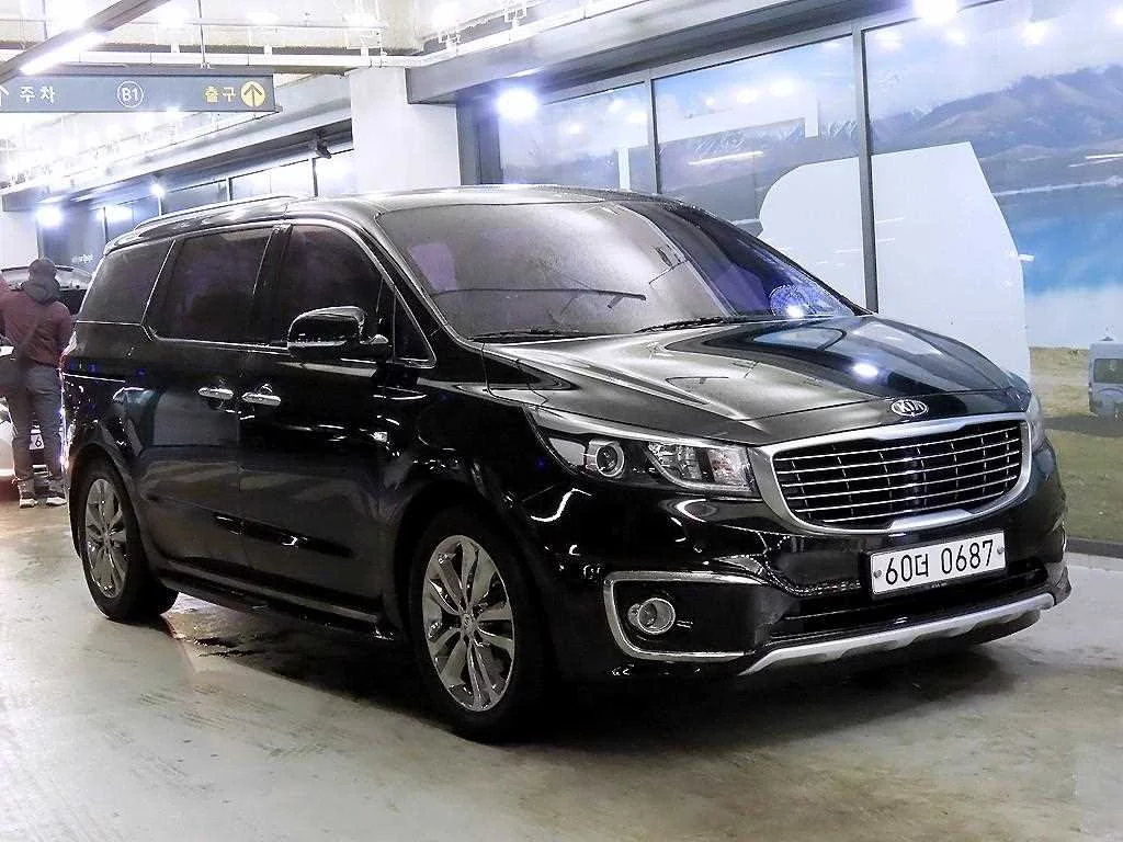 Kia Carnival 7-Seater Limousine Vip 2015