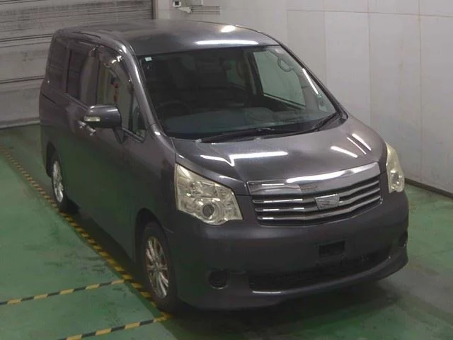 Toyota Noah II (R70)