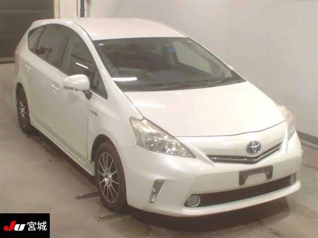 Toyota Prius Alpha Лот № 2013