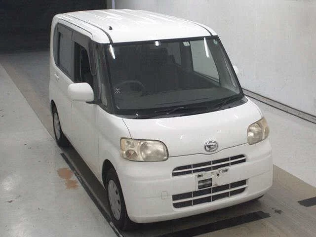 Daihatsu Tanto Лот № 2010