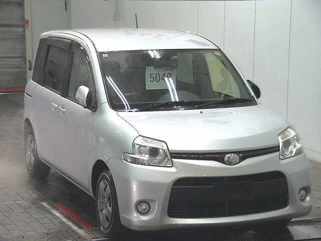 Toyota Sienta Лот № 2015