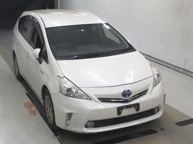 Toyota Prius Alpha Лот № 2013
