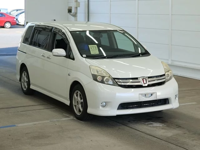 Toyota ISis I Рестайлинг