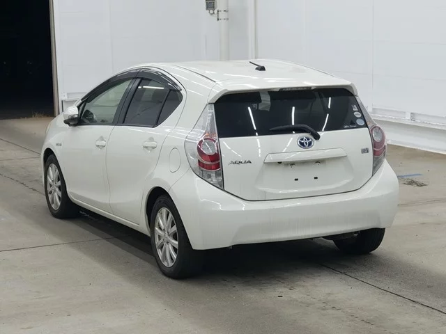 Toyota Aqua Лот № 2012