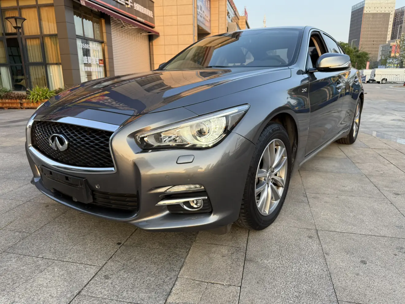 Infiniti Q