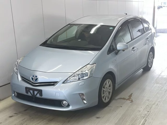 Toyota Prius Alpha Лот № 360 2011