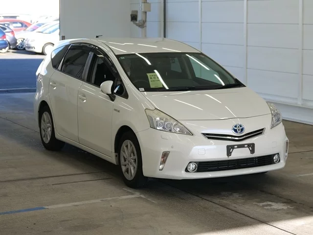 Toyota Prius Alpha Лот № 2012