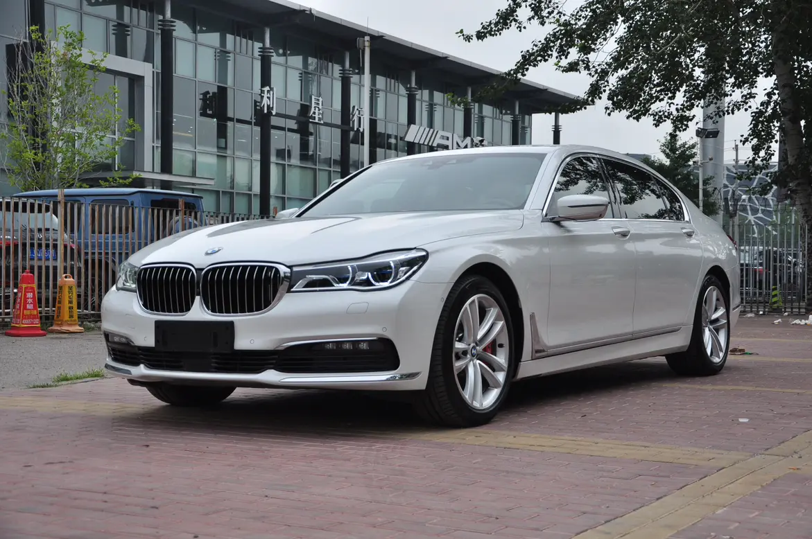 BMW 7 серии VI (G11/G12)