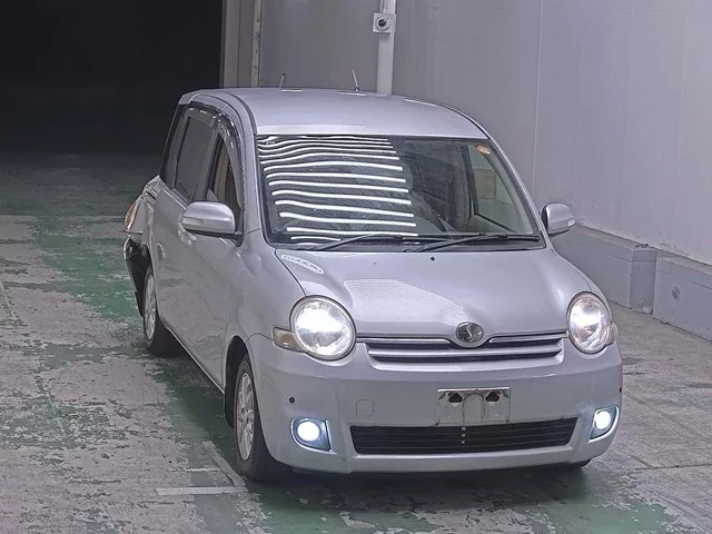 Toyota Sienta Лот № 2008