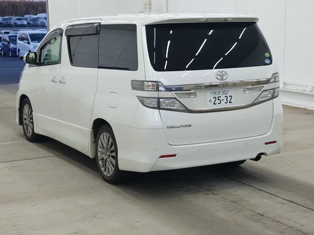 Toyota Vellfire Лот № 2013