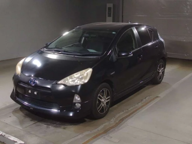 Toyota Vitz Лот № 2011