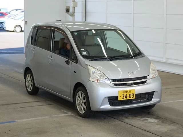 Daihatsu Move V