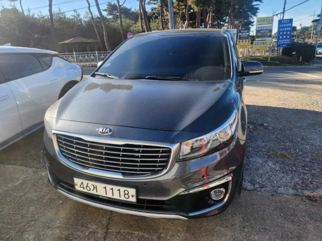 Kia Carnival 7-Seater Limousine Vip 2017