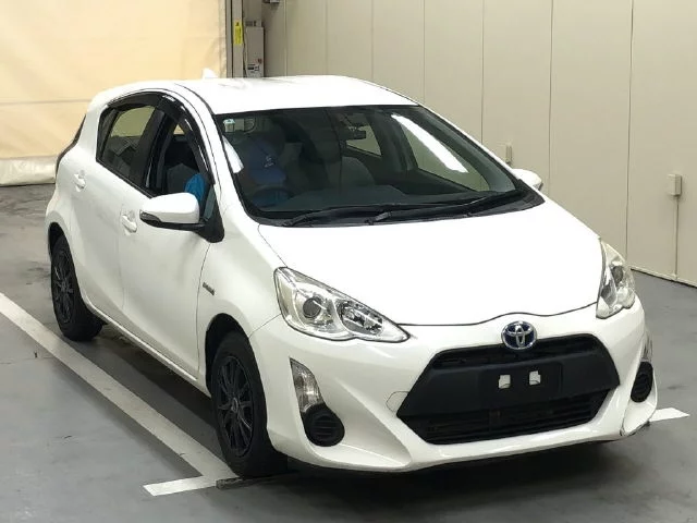 Toyota Aqua Лот № 2016