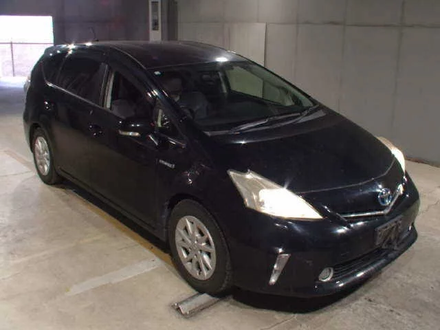 Toyota Prius Alpha Лот № 2012