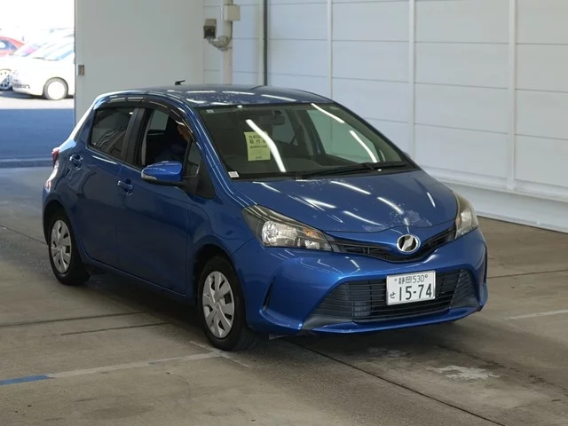 Toyota Vitz Лот № 2015