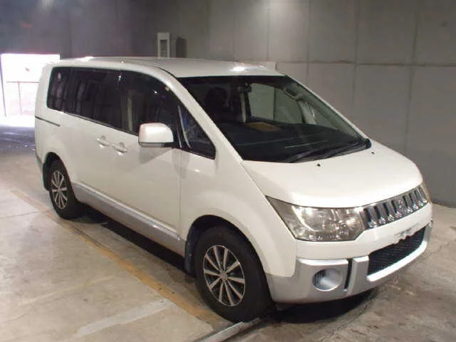 Mitsubishi Delica V