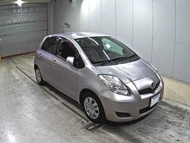 Toyota Vitz II (XP90)