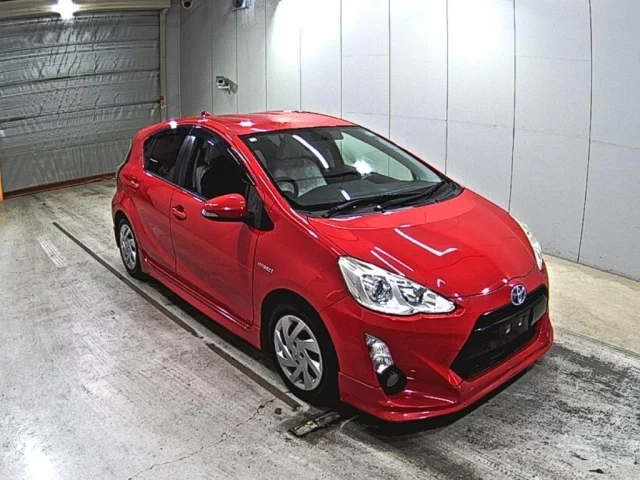 Toyota Aqua Лот № 2015