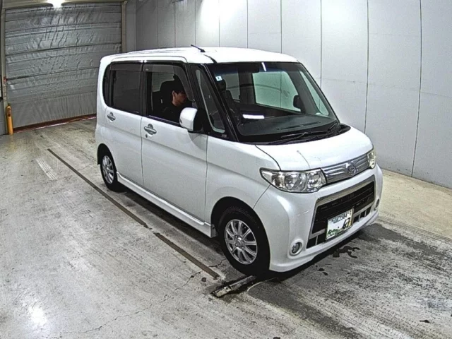 Daihatsu Tanto Лот № 2011