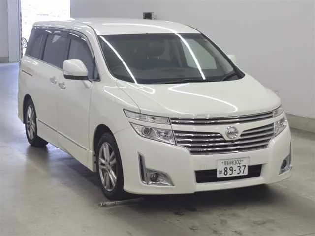 Nissan Elgrand III (E52)