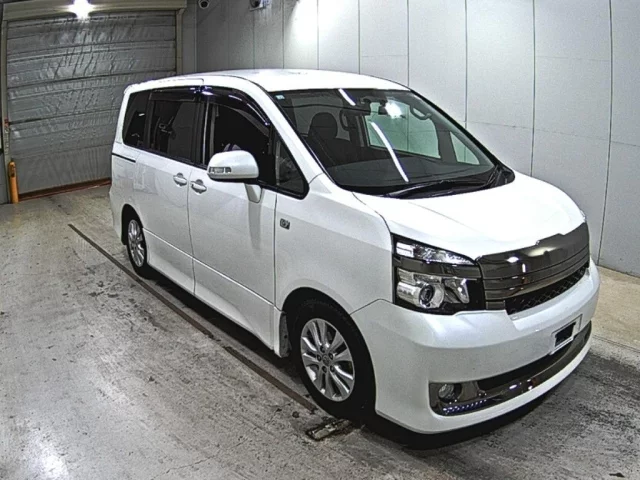 Toyota Voxy Лот № 2012