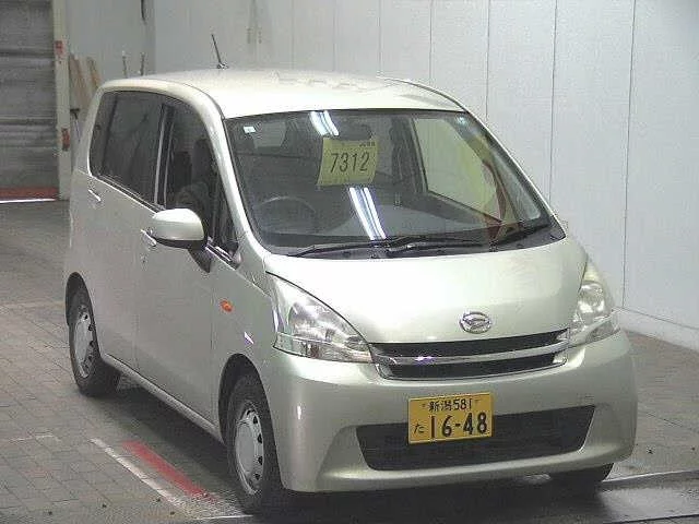 Daihatsu Move V