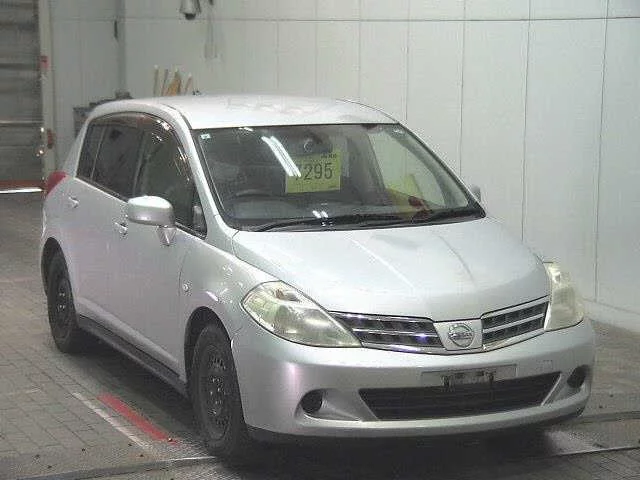 Nissan Tiida I