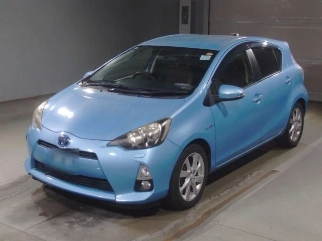 Toyota Corolla Fielder Лот № 2011