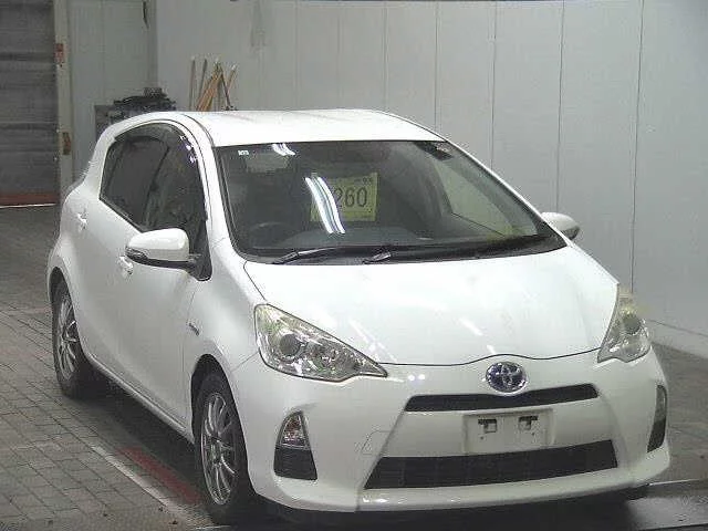 Toyota Aqua Лот № 2012