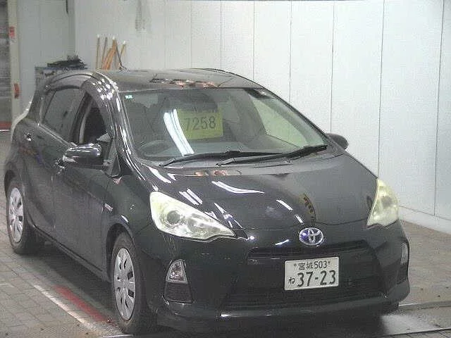 Toyota Aqua Лот № 2012
