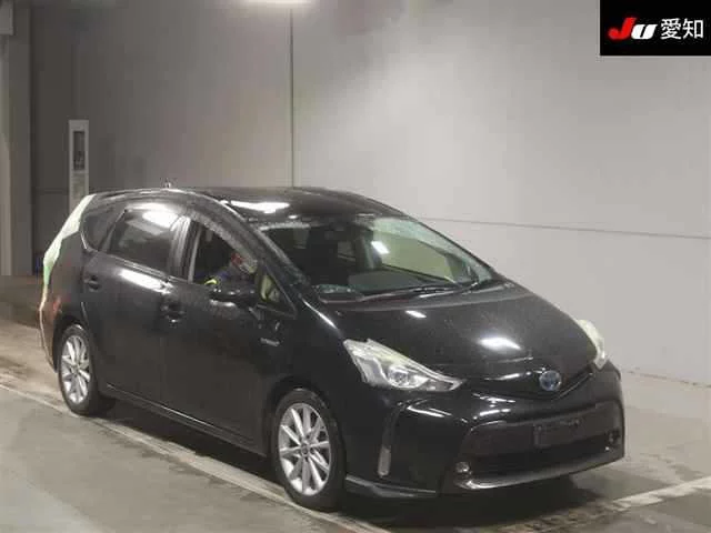 Toyota Prius Alpha Лот № 30906 2015