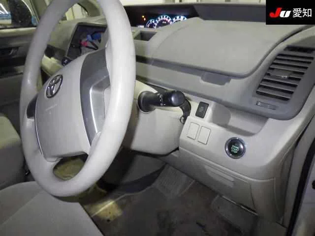 Toyota Noah Лот № 30829 2009