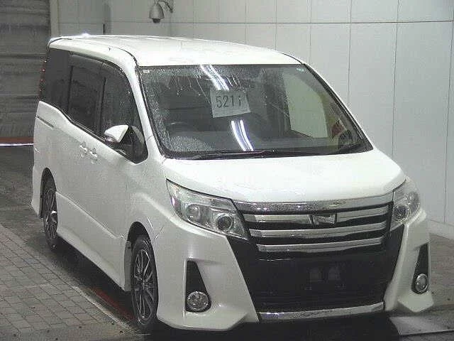Toyota Noah Лот № 2015