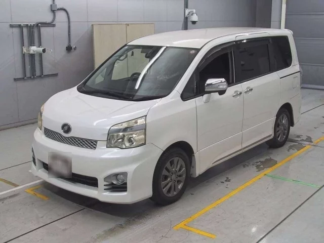 Toyota Voxy Лот № 30548 2012