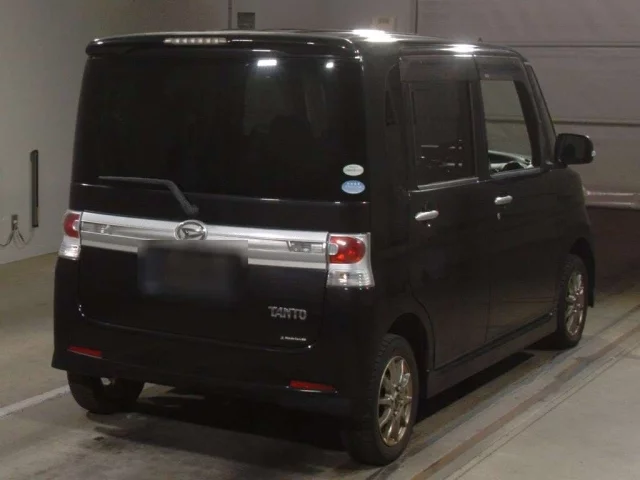 Daihatsu Tanto Лот № 2010