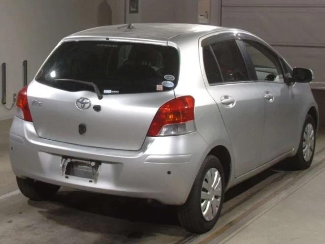 Toyota Vitz Лот № 2010