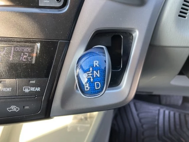 Toyota Prius Alpha Лот № 789 2012