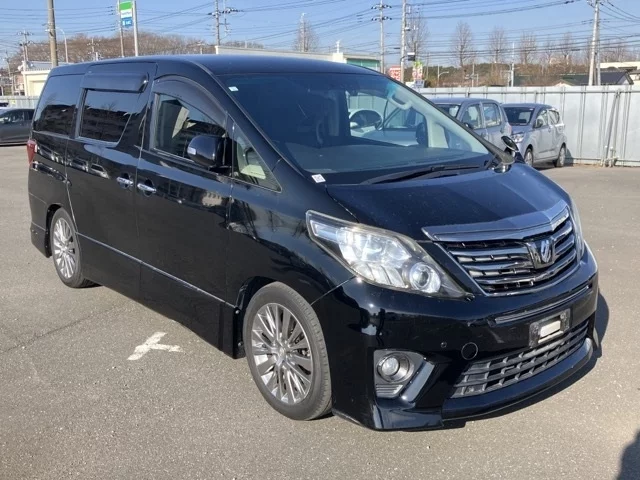 Toyota Alphard Лот № 769 2012