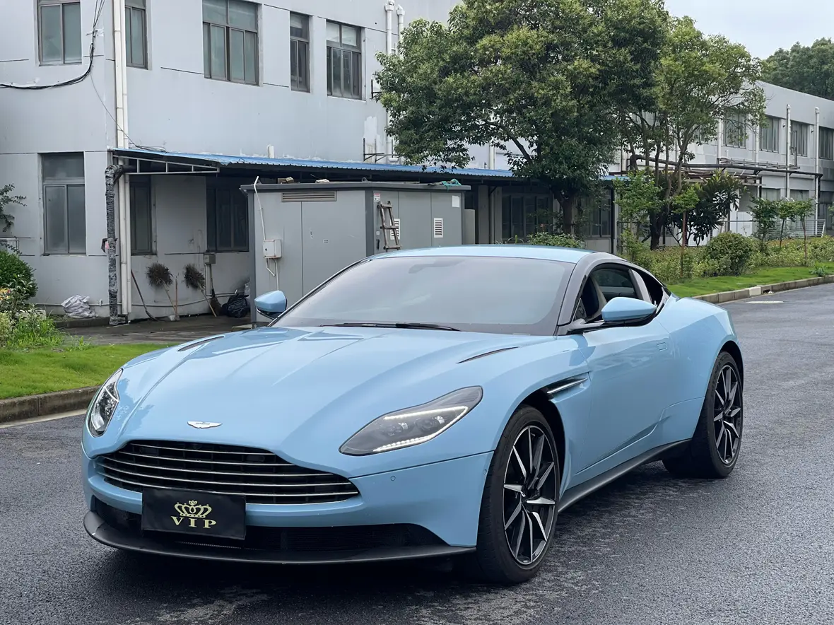 Aston Martin DB11 I