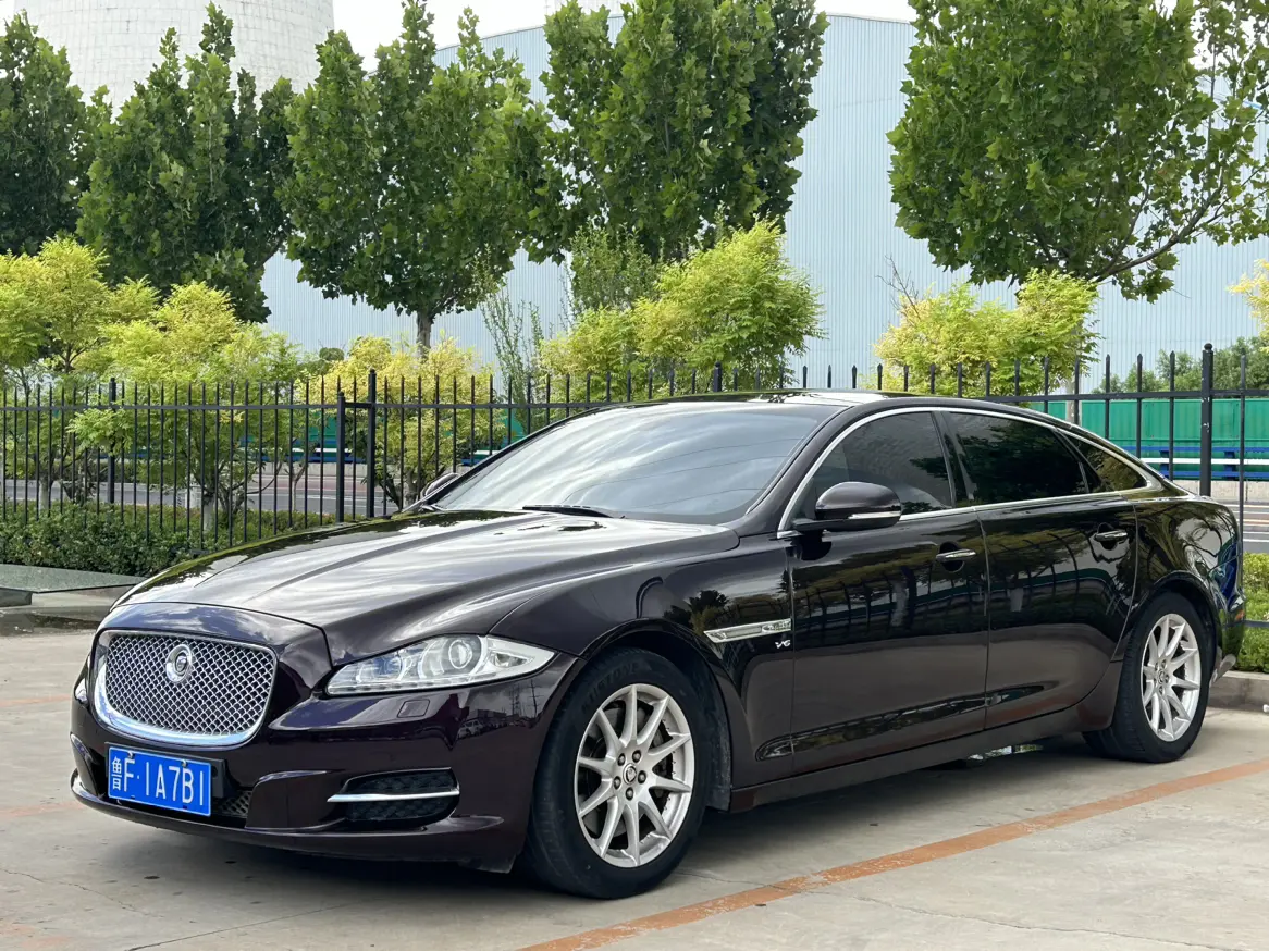 Jaguar XJ IV (X351)