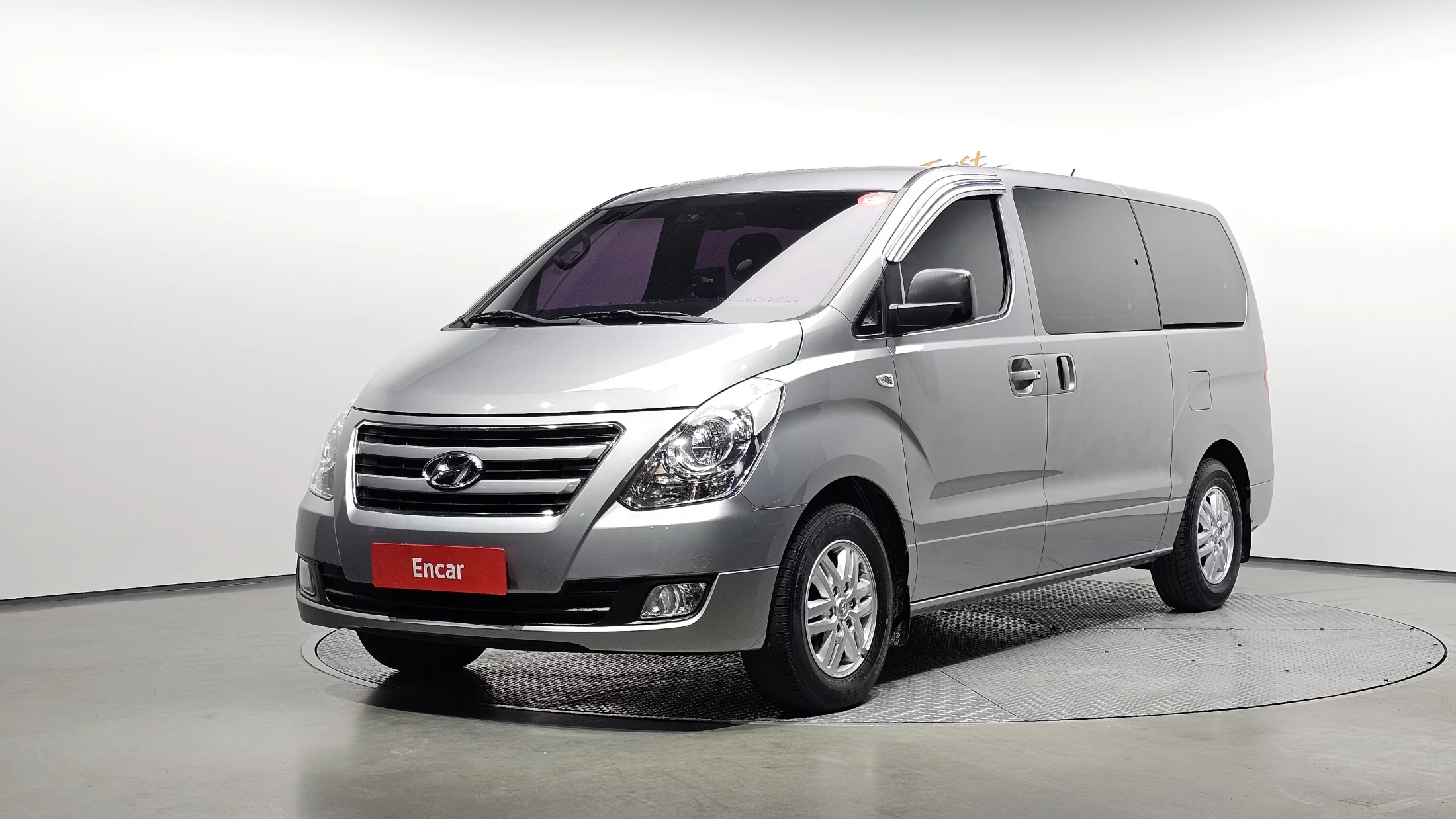 Hyundai Starex 5-Seater Van Smart 2017