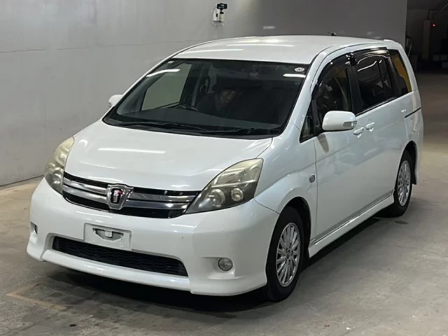 Toyota ISis I Рестайлинг