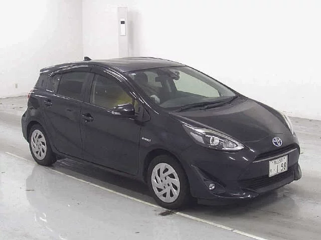 Toyota Aqua Лот № 2017