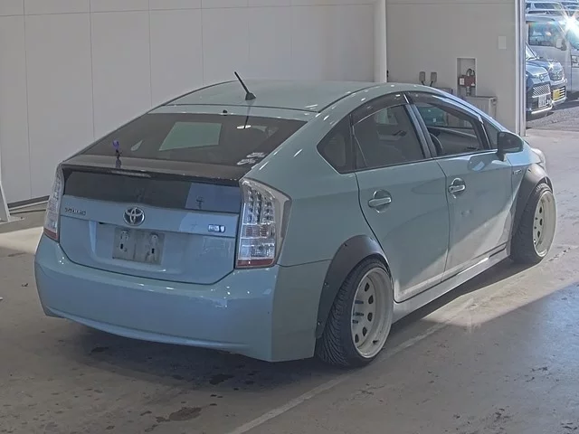 Toyota Prius Лот № 2011