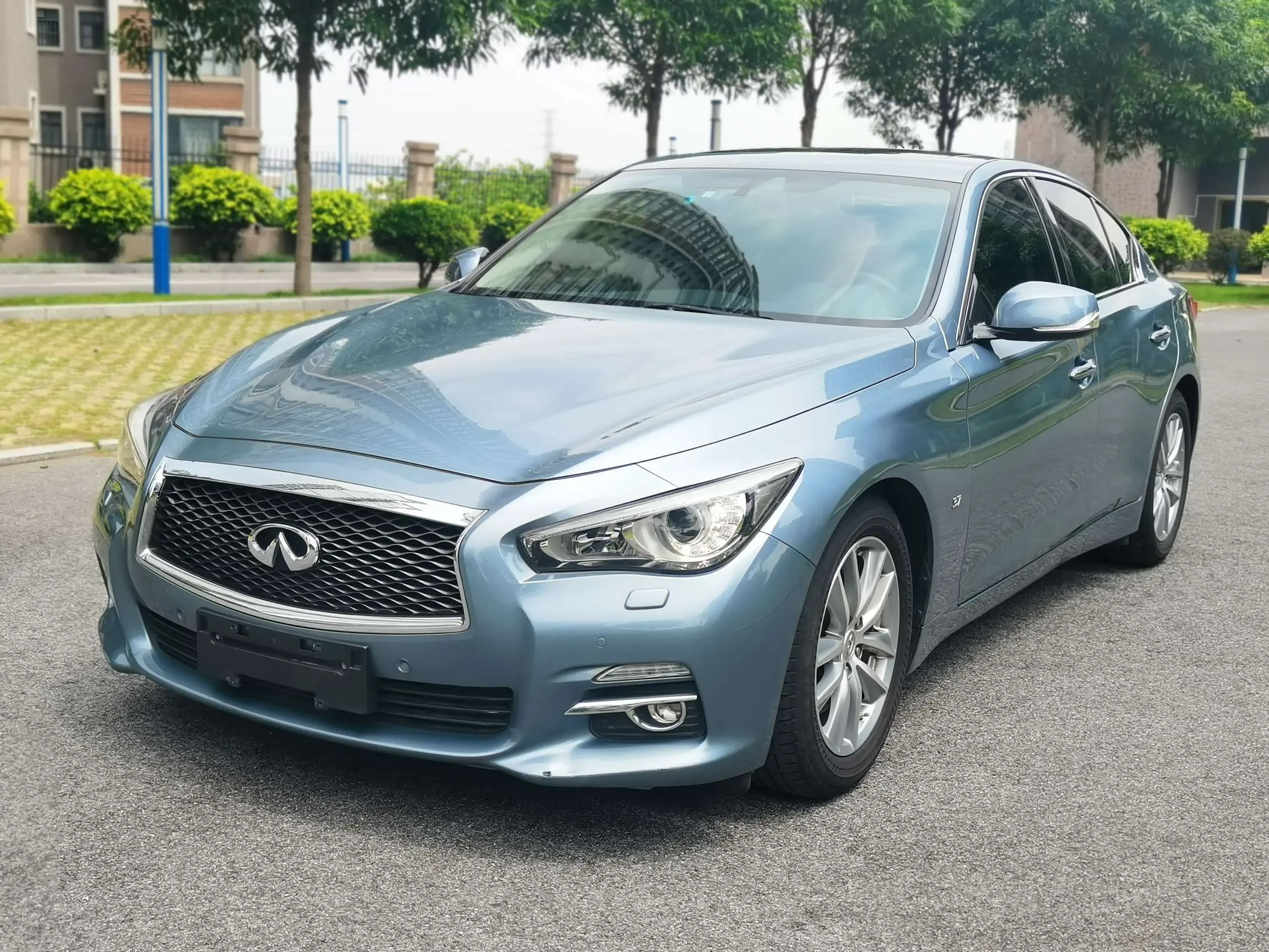 Infiniti Q